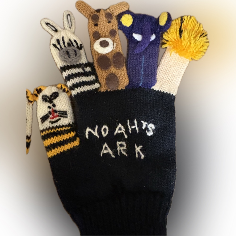 Kids Noah’s Arc winter gloves with animals on each finger - Picture 3 of 6
